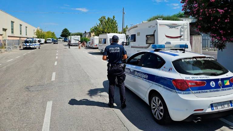 Santarcangelo, allontanata una carovana nomade Santarcangelo, allontanata una carovana nomade
