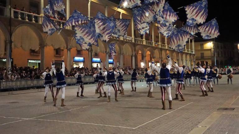Faenza ospiterà la Tenzone Argentea 2025, il campionato degli sbandieratori Faenza ospiterà la Tenzone Argentea 2025, il campionato degli sbandieratori