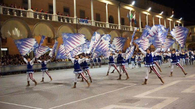 Faenza, gli sbandieratori riammessi nella Fisb Faenza, gli sbandieratori riammessi nella Fisb