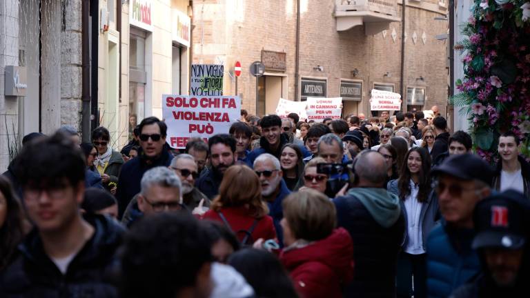 Rimini, in centinaia alla “camminata degli uomini contro la violenza sulle donne” - Gallery Rimini, in centinaia alla “camminata degli uomini contro la violenza sulle donne” - Gallery