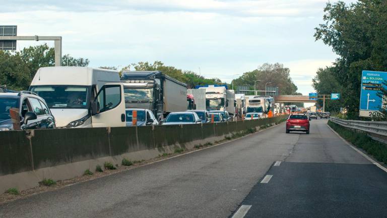 Ravenna, traffico in tilt sull’Adriatica in corsia sud - Gallery Ravenna, traffico in tilt sull’Adriatica in corsia sud - Gallery