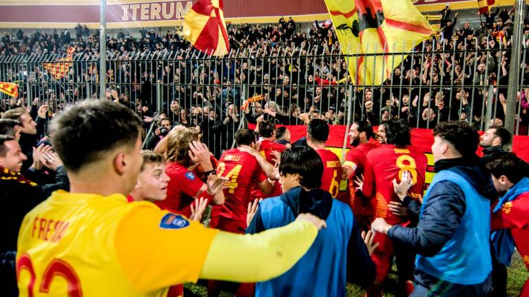 Il Ravenna festeggia la vittoria (Fotoservizio Massimo Fiorentini) Il Ravenna festeggia la vittoria (Fotoservizio Massimo Fiorentini)