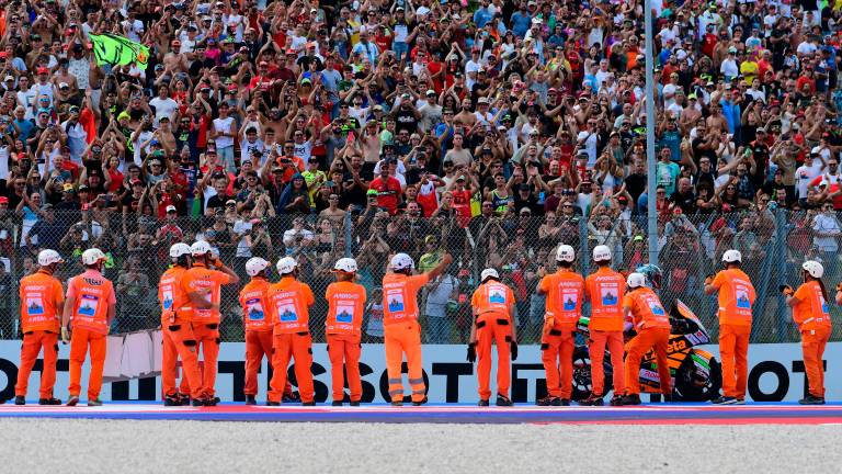 MotoGp, il pubblico da record, il disgelo con Marquez: finalmente a Misano è iniziato il “dopo Valentino” VIDEO MotoGp, il pubblico da record, il disgelo con Marquez: finalmente a Misano è iniziato il “dopo Valentino” VIDEO