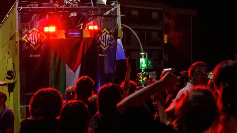 Santarcangelo. Emilia Street Parade: grande successo con 20mila partecipanti Santarcangelo. Emilia Street Parade: grande successo con 20mila partecipanti