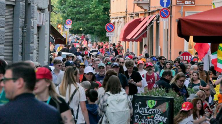 L’afflusso dei tifosi per il Gran premio 2024 nelle vie del centro, stimato in crescita per quest’anno (foto Mmph) L’afflusso dei tifosi per il Gran premio 2024 nelle vie del centro, stimato in crescita per quest’anno (foto Mmph)