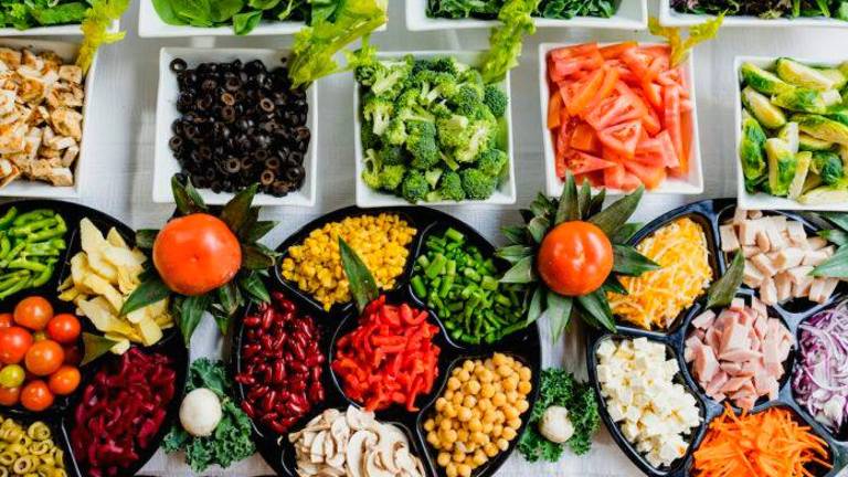 Cibo e spreco, se ne butta quasi un terzo: “Danno etico, economico e ambientale”. L’analisi di Coldiretti Cibo e spreco, se ne butta quasi un terzo: “Danno etico, economico e ambientale”. L’analisi di Coldiretti