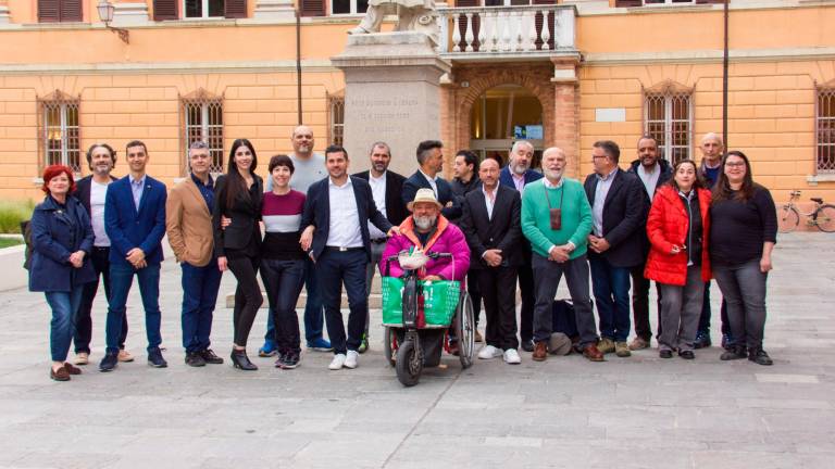 Cesena siamo noi presenta la lista: «Giangrandi sindaco del fango» Cesena siamo noi presenta la lista: «Giangrandi sindaco del fango»