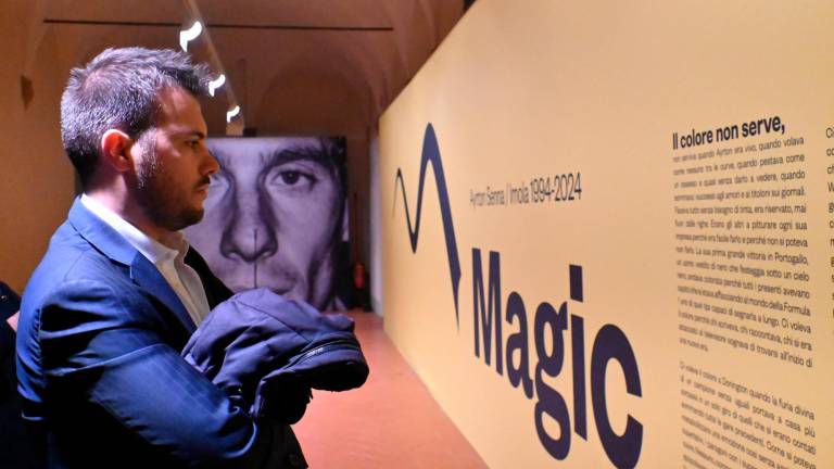 Imola, con l’inaugurazione della mostra “Magic Ayrton Senna” prendono il via le celebrazioni per i 30 anni dalla morte del pilota brasiliano Imola, con l’inaugurazione della mostra “Magic Ayrton Senna” prendono il via le celebrazioni per i 30 anni dalla morte del pilota brasiliano