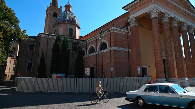 Il cantiere all’esterno del Duomo (foto Fabio Blaco) Il cantiere all’esterno del Duomo (foto Fabio Blaco)
