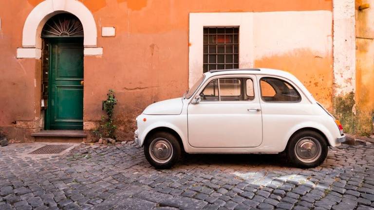 Una vecchia 500 (Foto Nicola Forenza) Una vecchia 500 (Foto Nicola Forenza)