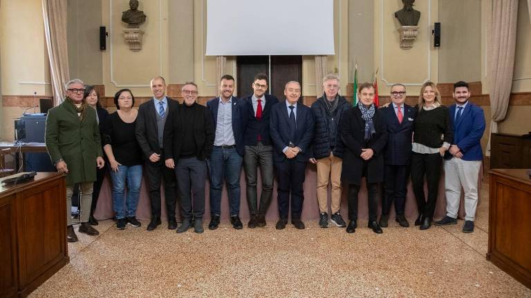 Sabato Imola accende il Natale. Luminarie con le frasi di Ayrton Senna. Tutti gli eventi in programma Sabato Imola accende il Natale. Luminarie con le frasi di Ayrton Senna. Tutti gli eventi in programma