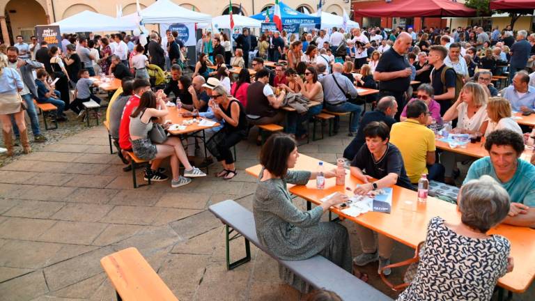 Forlì. Festa di chiusura della campagna elettorale di Gian Luca Zattini in piazzetta della Misura - FOTOGALLERY Forlì. Festa di chiusura della campagna elettorale di Gian Luca Zattini in piazzetta della Misura - FOTOGALLERY