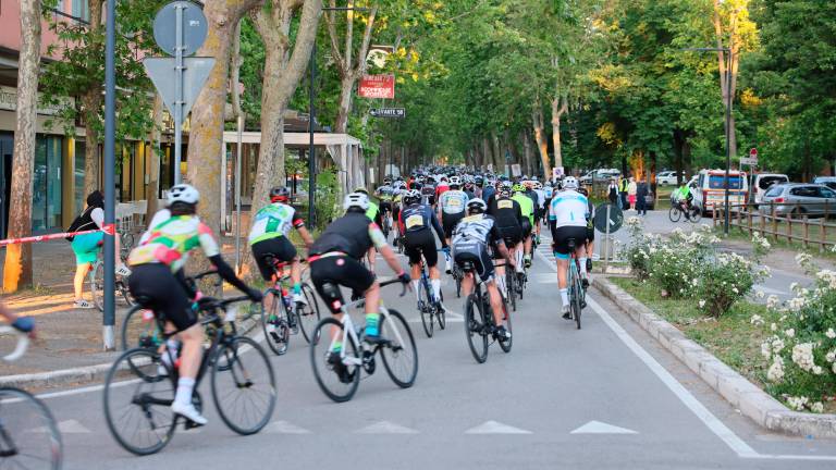 Ciclismo, Nove Colli 2025: la partenza di migliaia di ciclisti all’alba a Cesenatico VIDEO GALLERY Ciclismo, Nove Colli 2025: la partenza di migliaia di ciclisti all’alba a Cesenatico VIDEO GALLERY