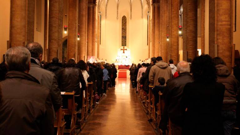 Cesena, tenta di scippare un’anziana mentre va alla messa al Duomo: per il ladro un nuovo arresto dopo quello del 4 aprile Cesena, tenta di scippare un’anziana mentre va alla messa al Duomo: per il ladro un nuovo arresto dopo quello del 4 aprile