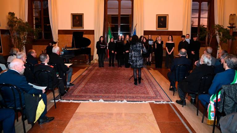 Forlì, consegnati i diplomi di ordine al merito e di maestro del lavoro, con un omaggio a Edo Valmori - Gallery Forlì, consegnati i diplomi di ordine al merito e di maestro del lavoro, con un omaggio a Edo Valmori - Gallery