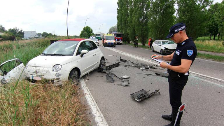 Ravenna, pauroso incidente: 2 feriti incastrati nelle auto - Gallery Ravenna, pauroso incidente: 2 feriti incastrati nelle auto - Gallery