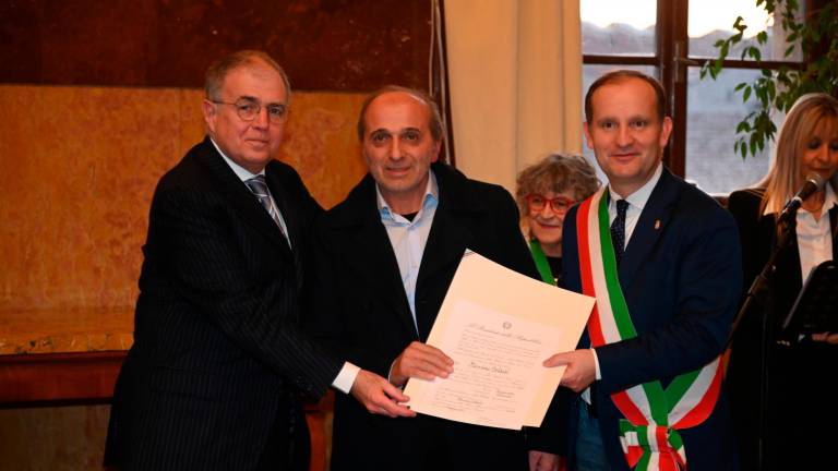 Forlì, consegnati i diplomi di ordine al merito e di maestro del lavoro, con un omaggio a Edo Valmori - Gallery Forlì, consegnati i diplomi di ordine al merito e di maestro del lavoro, con un omaggio a Edo Valmori - Gallery