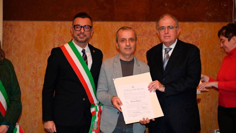 Forlì, consegnati i diplomi di ordine al merito e di maestro del lavoro, con un omaggio a Edo Valmori - Gallery Forlì, consegnati i diplomi di ordine al merito e di maestro del lavoro, con un omaggio a Edo Valmori - Gallery