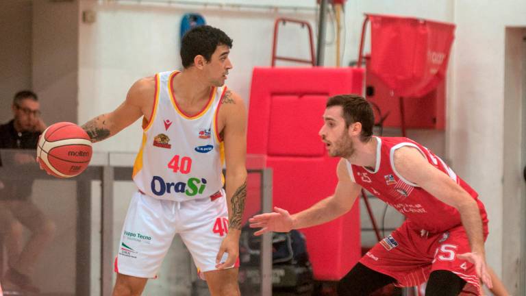 Gabriel Dron contro Michael Teghini nel match d’andata foto fiorentini Gabriel Dron contro Michael Teghini nel match d’andata foto fiorentini