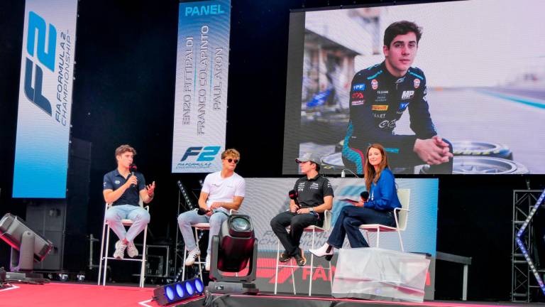 Imola, la Formula 1 è arrivata inaugurata la nuova Fanzone, paddock in piena attività e chiavi della città a Domenicali GALLERY Imola, la Formula 1 è arrivata inaugurata la nuova Fanzone, paddock in piena attività e chiavi della città a Domenicali GALLERY