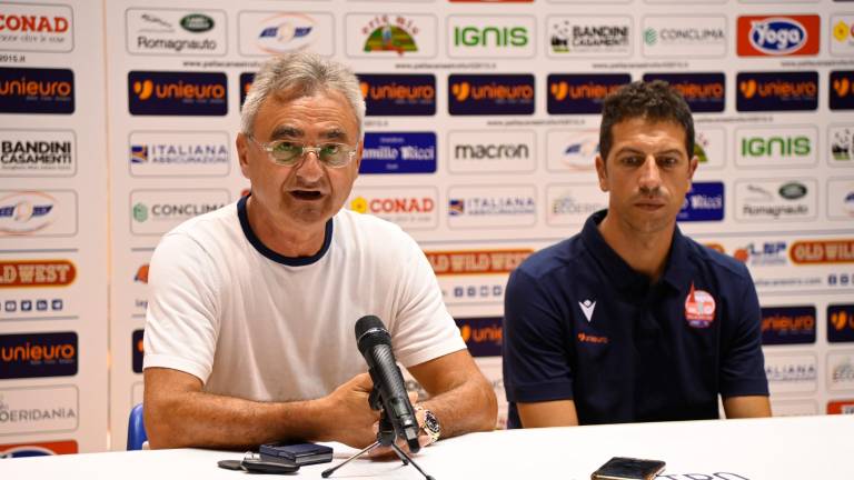 Il presidente della Pallacanestro 2.015 Giancarlo Nicosanti ha confermato la sua fiducia illimitata nei confronti del tecnico Antimo Martino Il presidente della Pallacanestro 2.015 Giancarlo Nicosanti ha confermato la sua fiducia illimitata nei confronti del tecnico Antimo Martino