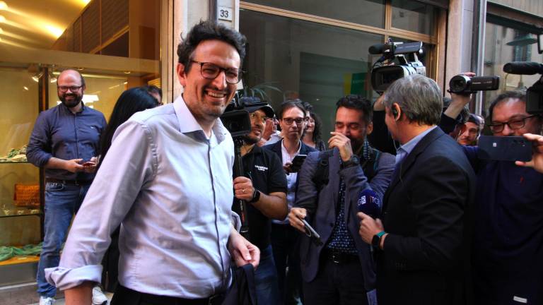 Barattoni mentre rilascia le prime dichiarazioni da sindaco alla stampa Barattoni mentre rilascia le prime dichiarazioni da sindaco alla stampa