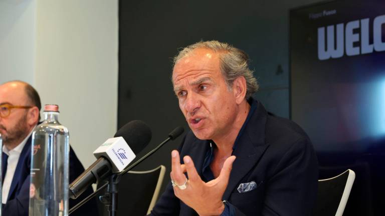 La gestualità teatrale del nuovo direttore sportivo del Cesena La gestualità teatrale del nuovo direttore sportivo del Cesena