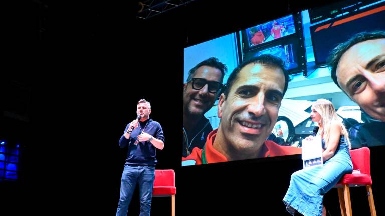 Imola, la Formula 1 è arrivata inaugurata la nuova Fanzone, paddock in piena attività e chiavi della città a Domenicali GALLERY Imola, la Formula 1 è arrivata inaugurata la nuova Fanzone, paddock in piena attività e chiavi della città a Domenicali GALLERY