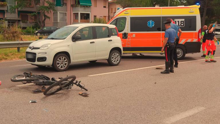 Cervia. Tamponato in bici da un’auto, è grave un 50enne Cervia. Tamponato in bici da un’auto, è grave un 50enne