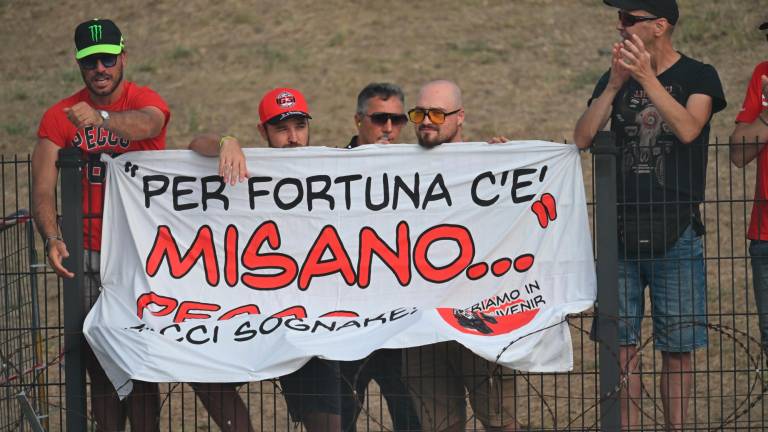 “Se sei incerto, tieni aperto”: gli striscioni per la MotoGp a Misano - Gallery “Se sei incerto, tieni aperto”: gli striscioni per la MotoGp a Misano - Gallery