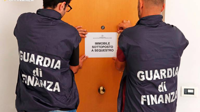 Rimini, sequestrati dalla Finanza una villa e beni di lusso a un imprenditore dei trasporti Rimini, sequestrati dalla Finanza una villa e beni di lusso a un imprenditore dei trasporti