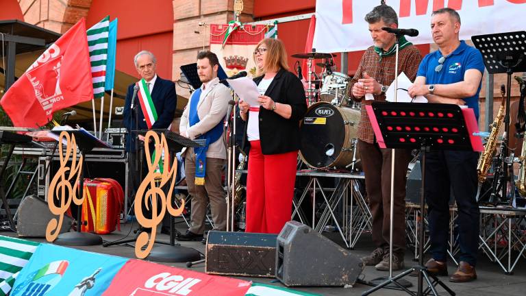 Forlì, festa del lavoro in piazza Saffi: obiettivo sicurezza FOTOGALLERY Forlì, festa del lavoro in piazza Saffi: obiettivo sicurezza FOTOGALLERY
