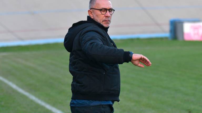 L’allenatore del Forlì Alessandro Miramari (Blaco) L’allenatore del Forlì Alessandro Miramari (Blaco)