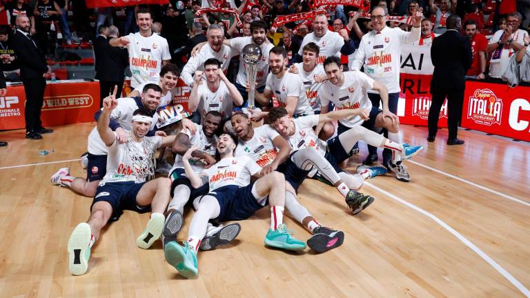 Unieuro: tre stendardi al Palafiera per celebrare i successi della Pallacanestro Forlì 2.015