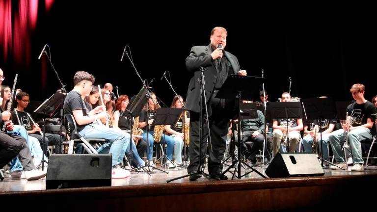 Imola, un successo il concerto di beneficenza con Stefano Fresi e l’Innocenzo da Imola Ensemble Imola, un successo il concerto di beneficenza con Stefano Fresi e l’Innocenzo da Imola Ensemble