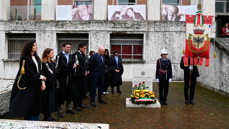 Forlì, omaggio a Falcone, Borsellino e le loro scorte FOTOGALLERY Forlì, omaggio a Falcone, Borsellino e le loro scorte FOTOGALLERY