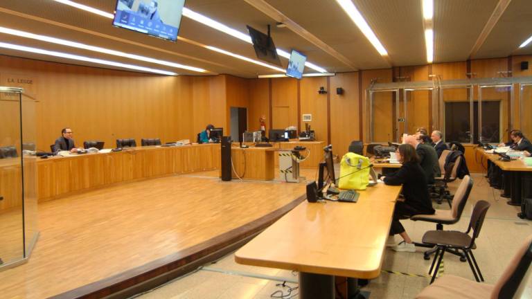 Ravenna, falsi vaccini del dottor Passarini: in aula i pazienti che puntano al proscioglimento Ravenna, falsi vaccini del dottor Passarini: in aula i pazienti che puntano al proscioglimento