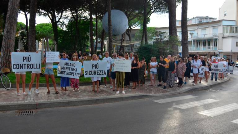 La protesta a Milano Marittima FOTOSERVIZIO FIORENTINI La protesta a Milano Marittima FOTOSERVIZIO FIORENTINI