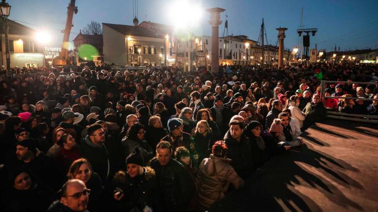 Cesenatico, diverse migliaia di persone per lo spettacolo e l’accensione delle luci del presepe della marineria - Gallery Cesenatico, diverse migliaia di persone per lo spettacolo e l’accensione delle luci del presepe della marineria - Gallery