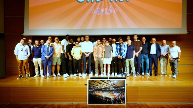 La foto di gruppo di RivieraBanca al galà di ieri sera al PalaCongressi che ha chiuso la stagione biancorossa La foto di gruppo di RivieraBanca al galà di ieri sera al PalaCongressi che ha chiuso la stagione biancorossa