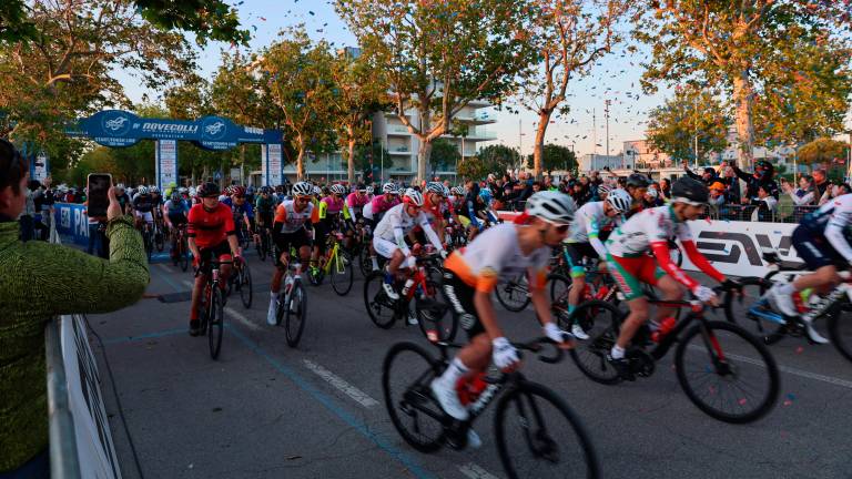 Ciclismo, Nove Colli 2025: la partenza di migliaia di ciclisti all’alba a Cesenatico VIDEO GALLERY Ciclismo, Nove Colli 2025: la partenza di migliaia di ciclisti all’alba a Cesenatico VIDEO GALLERY