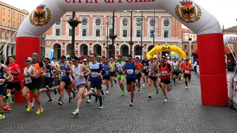 La StraForlì colora le strade dal centro alla periferia VIDEO E FOTOGALLERY La StraForlì colora le strade dal centro alla periferia VIDEO E FOTOGALLERY