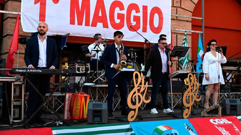 Forlì, festa del lavoro in piazza Saffi: obiettivo sicurezza FOTOGALLERY Forlì, festa del lavoro in piazza Saffi: obiettivo sicurezza FOTOGALLERY