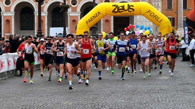 La StraForlì colora le strade dal centro alla periferia VIDEO E FOTOGALLERY La StraForlì colora le strade dal centro alla periferia VIDEO E FOTOGALLERY