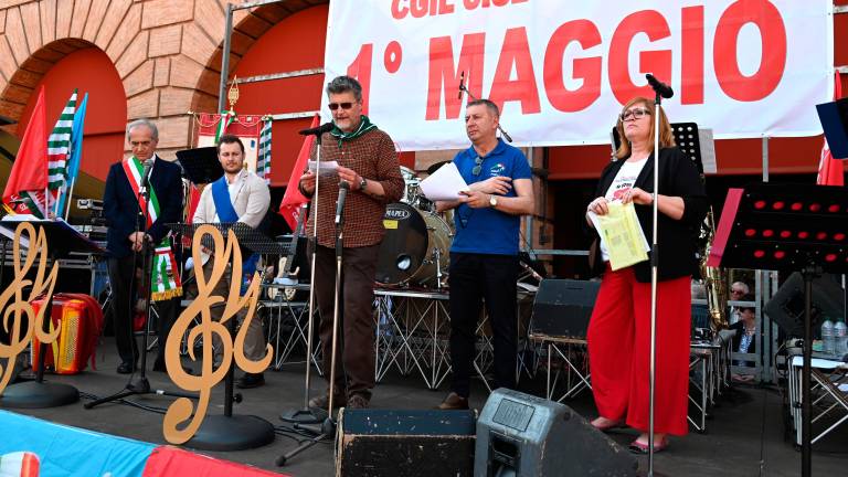 Forlì, festa del lavoro in piazza Saffi: obiettivo sicurezza FOTOGALLERY Forlì, festa del lavoro in piazza Saffi: obiettivo sicurezza FOTOGALLERY