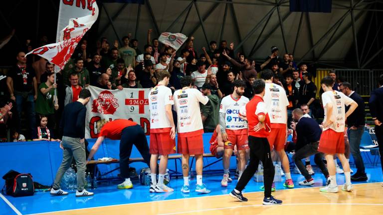 I tifosi imolesi ieri a Santarcangelo, dove l’Andrea Costa ha giocato per la squalifica del Ruggi (foto Mauro Monti) I tifosi imolesi ieri a Santarcangelo, dove l’Andrea Costa ha giocato per la squalifica del Ruggi (foto Mauro Monti)