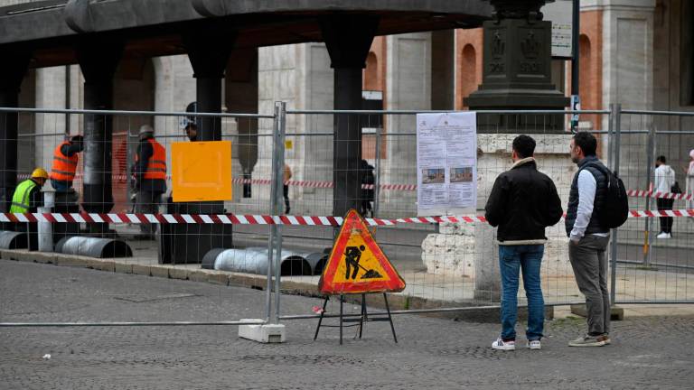 A Forlì sono iniziate le operazioni per rimuovere la pensilina di piazza Saffi. Siete favorevoli a questa scelta? A Forlì sono iniziate le operazioni per rimuovere la pensilina di piazza Saffi. Siete favorevoli a questa scelta?