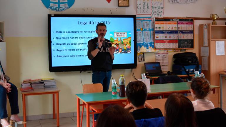 Cesena, gli studenti della “Salvo D’Acquisto” a scuola di legalità con la Polizia Cesena, gli studenti della “Salvo D’Acquisto” a scuola di legalità con la Polizia