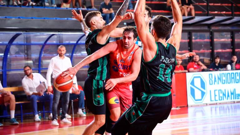 Gianmarco Drocker durante la gara d’andata con la Virtus Padova foto Mmph Gianmarco Drocker durante la gara d’andata con la Virtus Padova foto Mmph