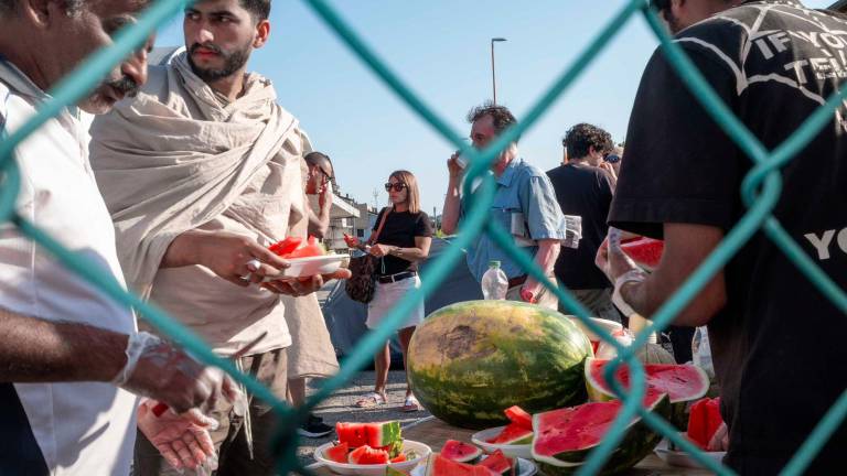 La cocomerata solidale di ieri La cocomerata solidale di ieri